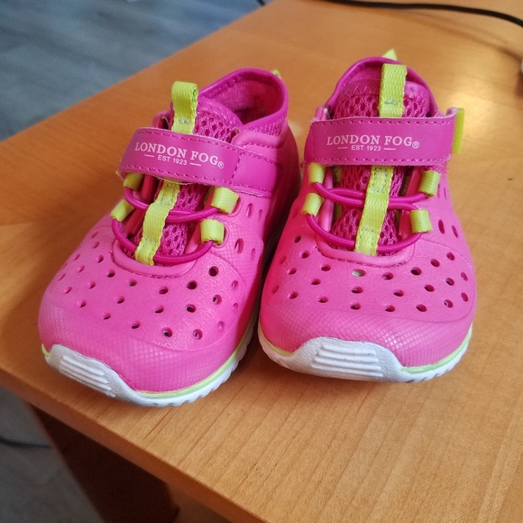 London Fog Other - London Fog Baby Shoes size 5
